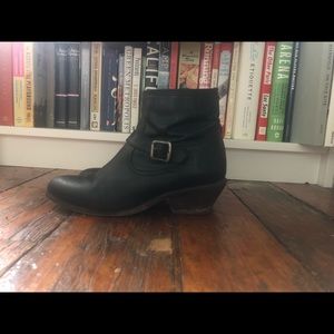 Frye Lana ankle boot in black leather. Size 8.